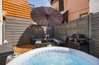 B&B Augsburg - Terrace apartment with 5 rooms, Whirlpool and BBQ - Bed and Breakfast Augsburg