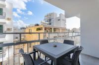 Amore 2-BR Apt By Finikoudes - B&B Larnaka