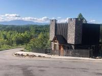 B&B Sevierville - The Log Castle~Stunning Mountain Views~Hot Tub - Bed and Breakfast Sevierville