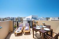 Sea Bliss penthouse with 2 terraces enjoying side Sea views by Getawaysmalta - B&B San Pawl il-Baħar