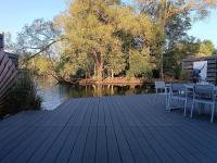 B&B Geel - Time 2 Relax chalet aan het water - Bed and Breakfast Geel