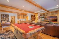 Bearfoot Bungalow - Premium and spacious home close to the National Forest and The Village! - Bed and Breakfast Big Bear Lake