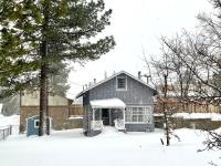 Big Bear Bungalow - Modern aesthetics meet mountain charm in this newly remodeled two-story home - Ferienwohnung Big Bear Lake