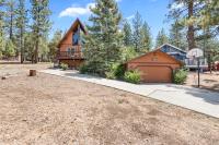 B&B Big Bear Lake - Black Diamond Chalet - All Seasons enjoyment with Hot Tub! - Bed and Breakfast Big Bear Lake