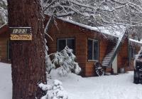 Owl Cabin - Sierra style cabin located on a quiet road in Fawnskin and backs up to National Forest! - B&B