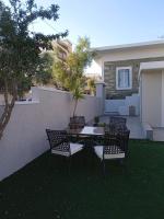 Angelouda's House - 2BR - 2 Υπνοδωμάτια, Karystos Center - Bed and Breakfast Kárystos