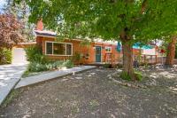 Catalina Retreat -Cozy mountain home in a tree filled neighborhood, plenty of games and a hot tub! - Chambres d'hôtes Big Bear Lake