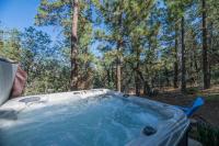 B&B Big Bear Lake - Dream Catchers - Cabin within in the trees with Hot Tub! Foosball table and Central heating! - Bed and Breakfast Big Bear Lake