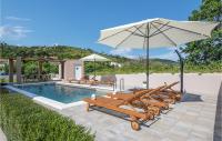 B&B Tugare - Nice Home In Tugare With Outdoor Swimming Pool, Wifi And 6 Bedrooms - Bed and Breakfast Tugare