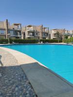 Exquisite Villa Rentals at North Coast Marsiellia Beach 4 Families - Chambres d'hôtes El-Alamein