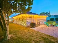 Cottage in Heart of Colonial Beach, 7 Mins Walk to the Beach - Chambres d'hôtes Colonial Beach