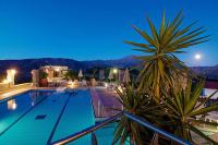 Family Apartment with Mountain View - Split Level