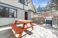 5 Kern's Kabin - Charming two-story cabin within walking distance to Bear Mountain! - Bed and Breakfast Big Bear Lake