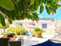 Entire Villa by the sea with private garden and mini pool - Chambres d'hôtes Torrevieja
