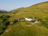 Romantic Snowdonia Cottage with Hot tub, sea & mountain views - Chambres d’hôtes Tywyn