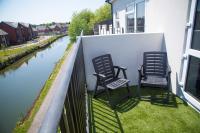 Bridge Court by Sterling Edge - Stylish 1-Bed Apartments with Balcony or Private Garden and Free Onsite Parking - Chambres d'hôtes Birmingham