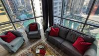 La Buena Vida Holiday Homes - Luxe 1BD, boutique apt full lakeview 1m to Metro, Lake & Almas Tower - Chambres d’hôtes Dubaï