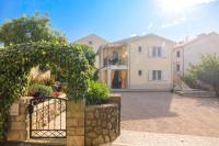 APARTMAN IVONA U PRIZEMLJU - B&B