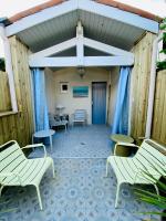 Charming house close to the Plage des Huttes - B&B
