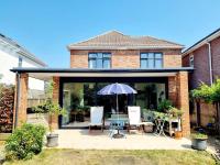 Cosy Family Haven: Spacious 3-Bedroom Retreat in Christchurch - Chambres d'hôtes Yafford