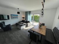 Doppelhaushälfte mit Terrasse - B&B Rostock