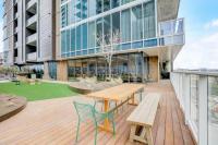 Brand New Rainey Street Condo with City and Lake View - Chambres d'hôtes Austin