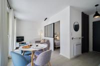 B&B Reims - Le Colonel - Terrasse Parking Gratuit - Bed and Breakfast Reims