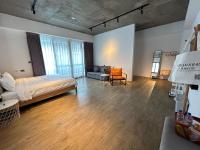 Zimmer mit Queensize-Bett und Balkon