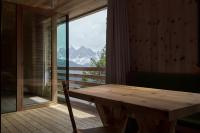 Apartment with Mountain View