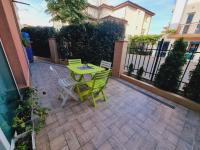 Apartment with Garden View