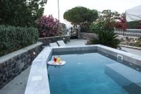 Santorini Vineyard Villa with Heated Pool - Bed and Breakfast Éxo Goniá