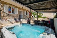 Apartment Aqua Dream - Private Jacuzzi, Wood BBQ , Terrace , Ground floor - B&B Mokošica