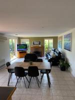 B&B Warrnambool - Open 4 bedroom home - Bed and Breakfast Warrnambool