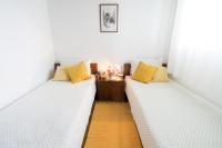 Apartamento de 1 dormitorio con terraza y vistas al jardín