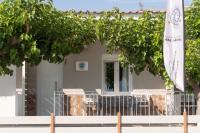 Moukas Seaside Apartments Romantico - Bed and Breakfast