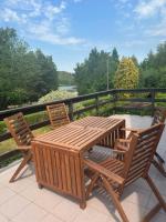 Dom na Kaszubach Sulęczyno z widokiem na jezioro - B&B Sulęczyno