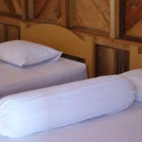 Lilys surf camp - B&B Hilibotodane