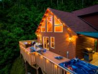 Mountainside - New Luxury Cabin-Fire Table-Hot Tub-3 Pools-PS5-Bears - B&B Gatlinburg