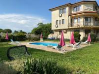Guest House Golden Flake 4km from Bolata beach - B&B