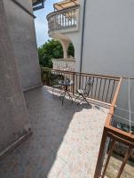 Seeview 1 bedroom apartment 50 m from beach - B&B Srima