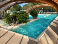 Chalet rénové, environnement très calme, piscines intérieure et extérieure chauffées, Bord du lac de Biscarosse Parentis - Chambres d'hôtes Parentis-en-Born