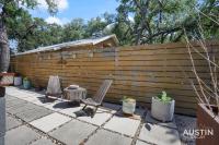 Stylish Austin Retreat w Luxurious King Bed and WD - B&B