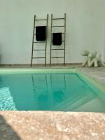 Manoir Les Feuillantines Piscine & Spa - B&B Isques