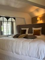 Zimmer mit Kingsize-Bett