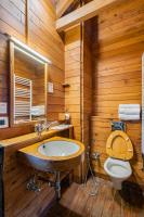 Pine Tree Lodge