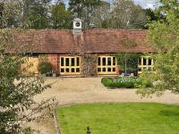 B&B Checkendon - The Clock Tower & The Dairy - Two x 2 Bed Barns with Indoor Pool - Bed and Breakfast Checkendon