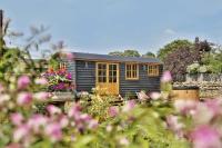 FLORA Luxury Retreat, Private Garden, Views & Hot Tub - Chambres d’hôtes Durham