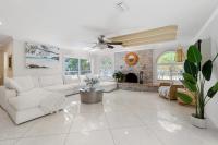 Vilano Paradise- Resort-style Pool Walk to Beach - B&B Saint Augustine