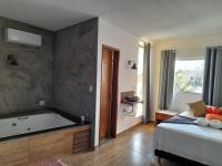 Deluxe Suite with Spa Bath