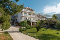 Villa Rosmarin - family friendly, beachfront - Ferienwohnung Pašman
